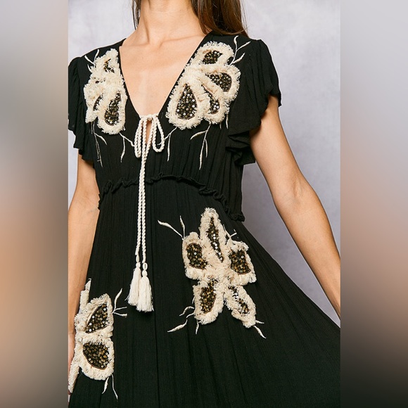 ✨RE-STOCK✨Ruffle Trim V-Neck Embroidery Sequins Tassel Long Dress|Black - Picture 5 of 6